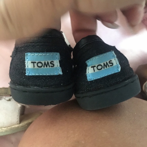 TOMS - Picture 4 of 4